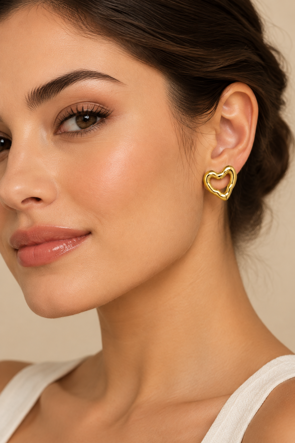 Heart crest stud