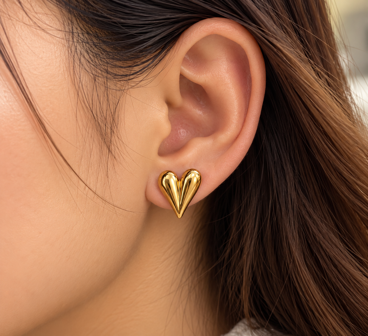 Sleek Heart Stud